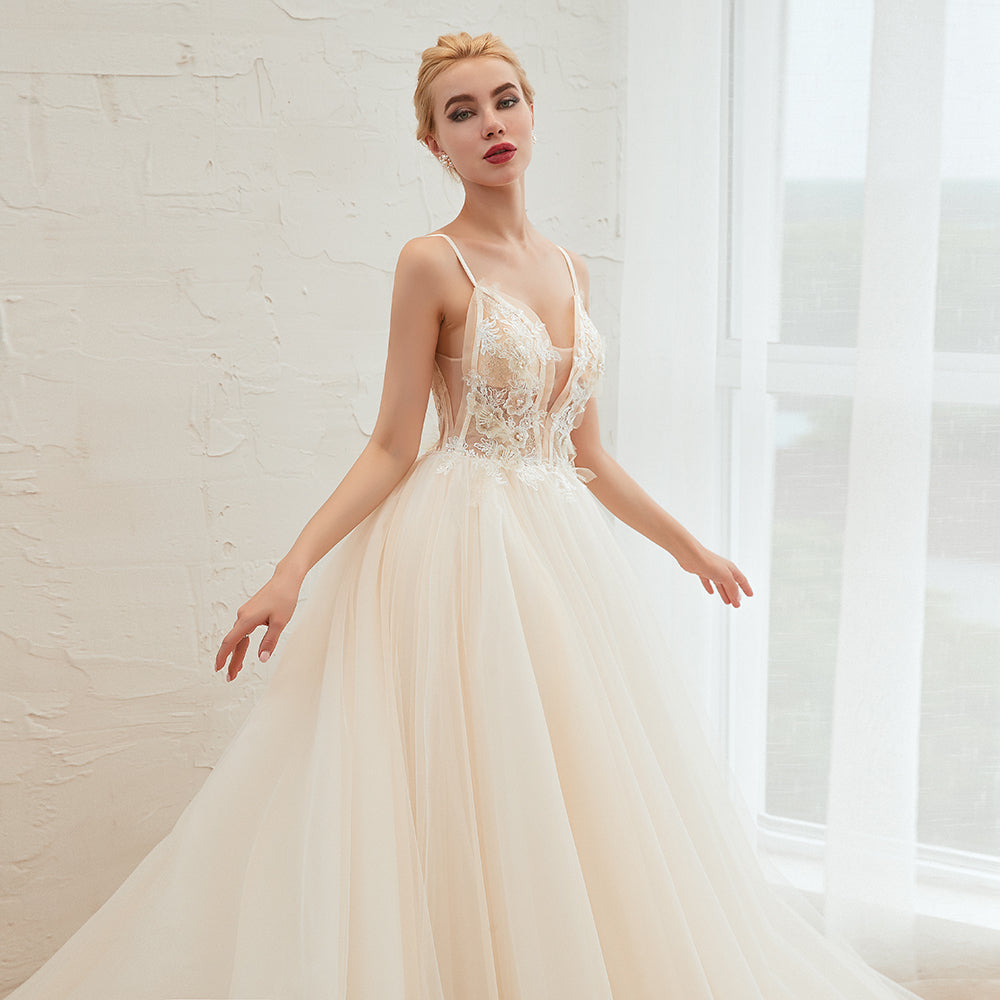 Vestido de novia bohemio de tul con tirantes finos color marfil