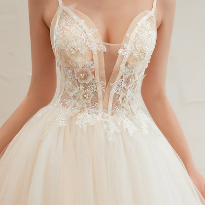 Vestido de novia bohemio de tul con tirantes finos color marfil
