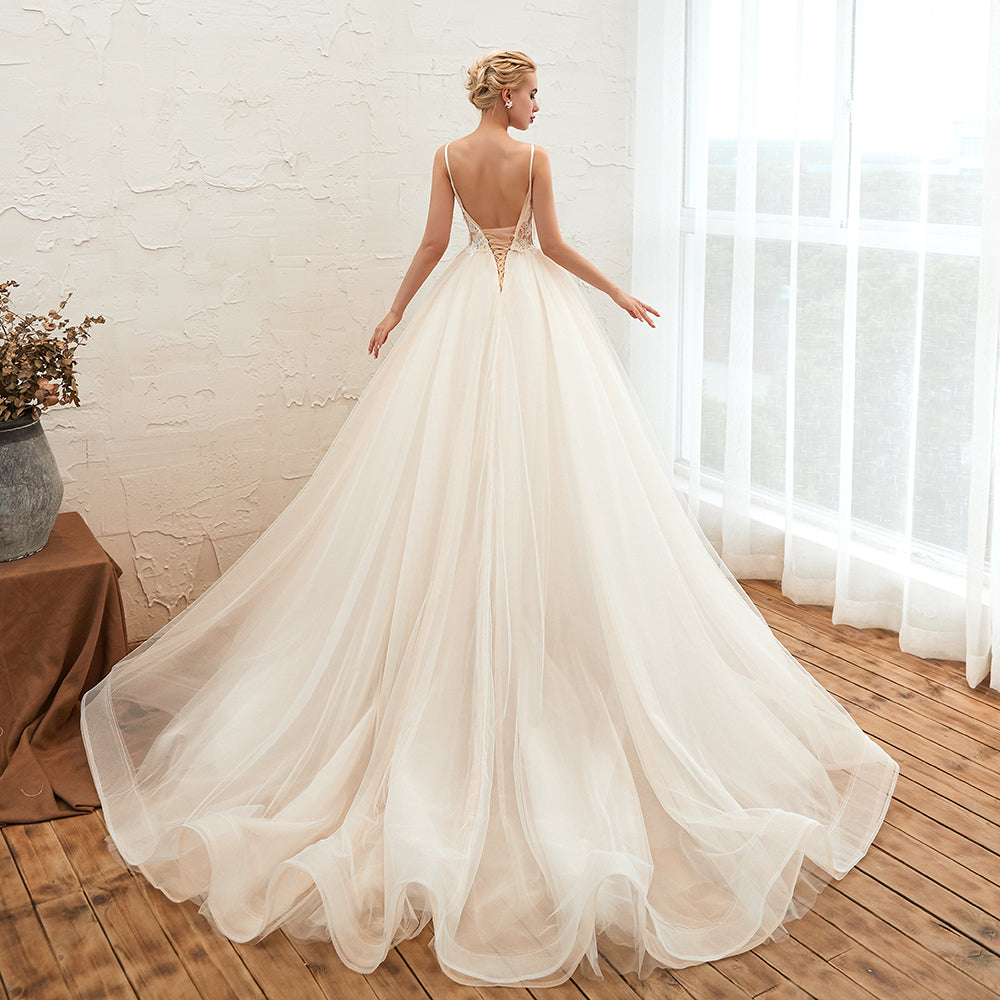Vestido de novia bohemio de tul con tirantes finos color marfil