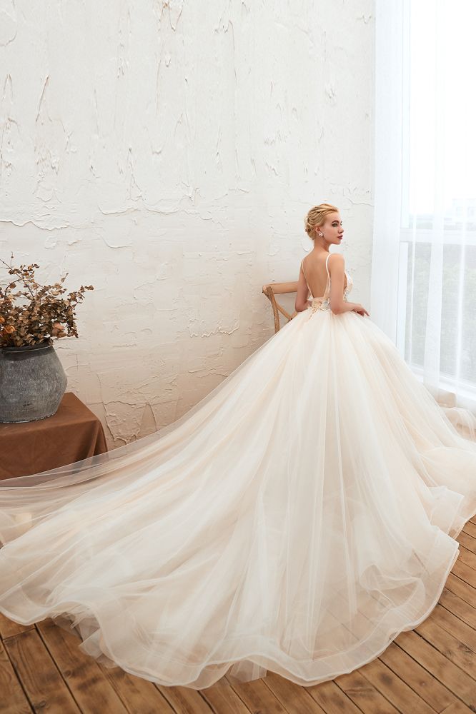 Vestido de novia bohemio de tul con tirantes finos color marfil