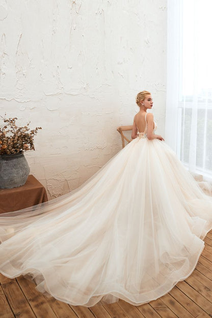 Vestido de novia bohemio de tul con tirantes finos color marfil