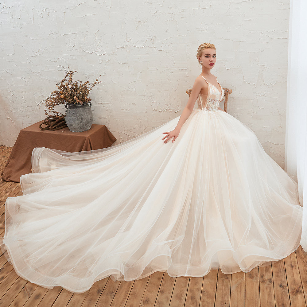 Vestido de novia bohemio de tul con tirantes finos color marfil