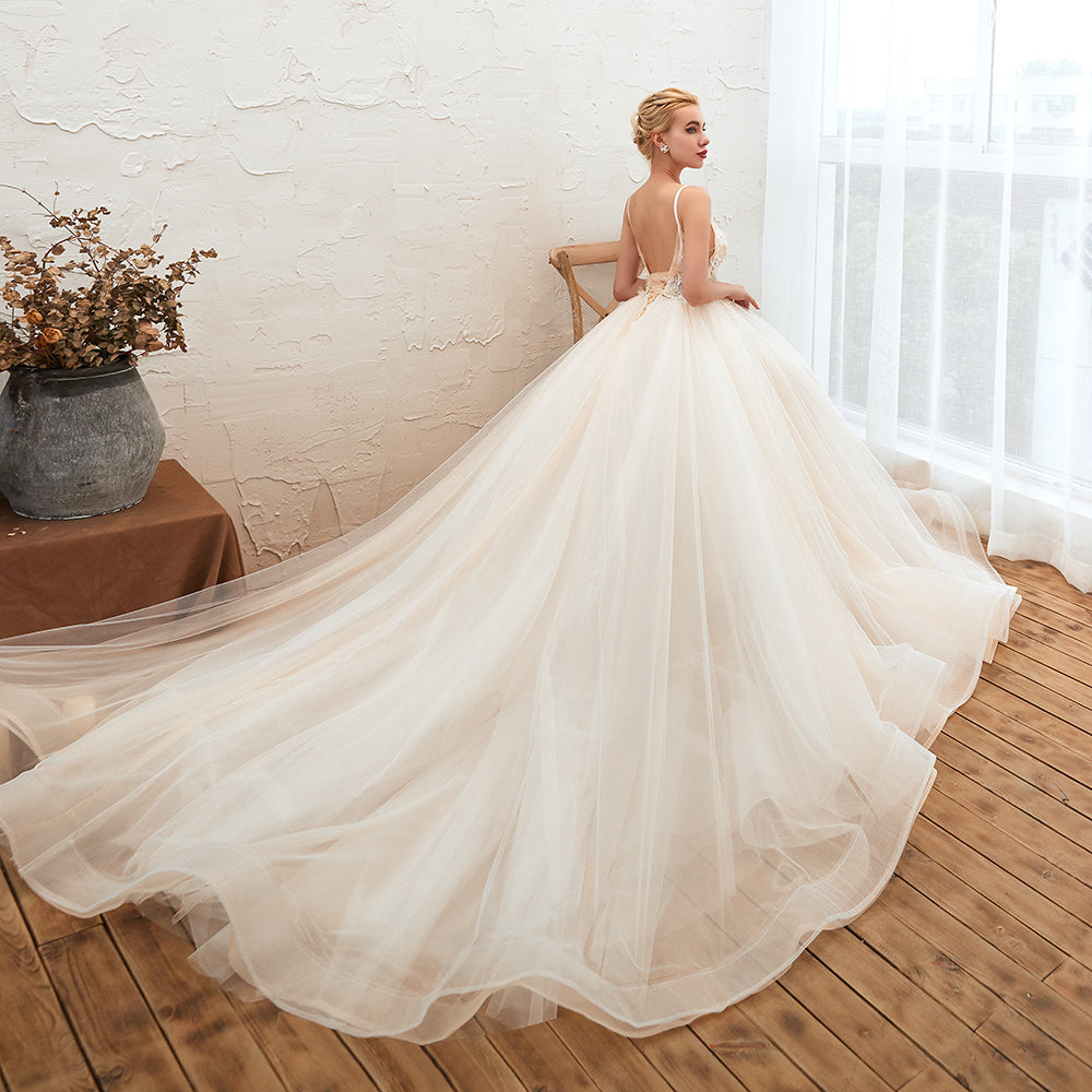 Vestido de novia bohemio de tul con tirantes finos color marfil