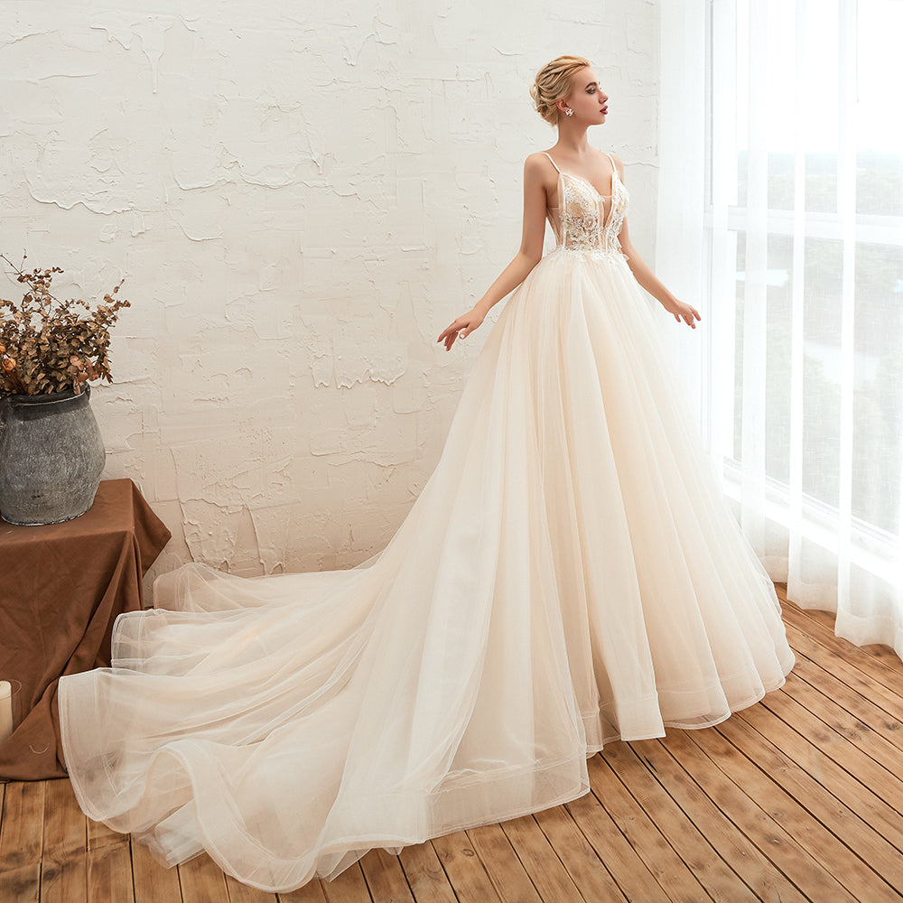 Vestido de novia bohemio de tul con tirantes finos color marfil