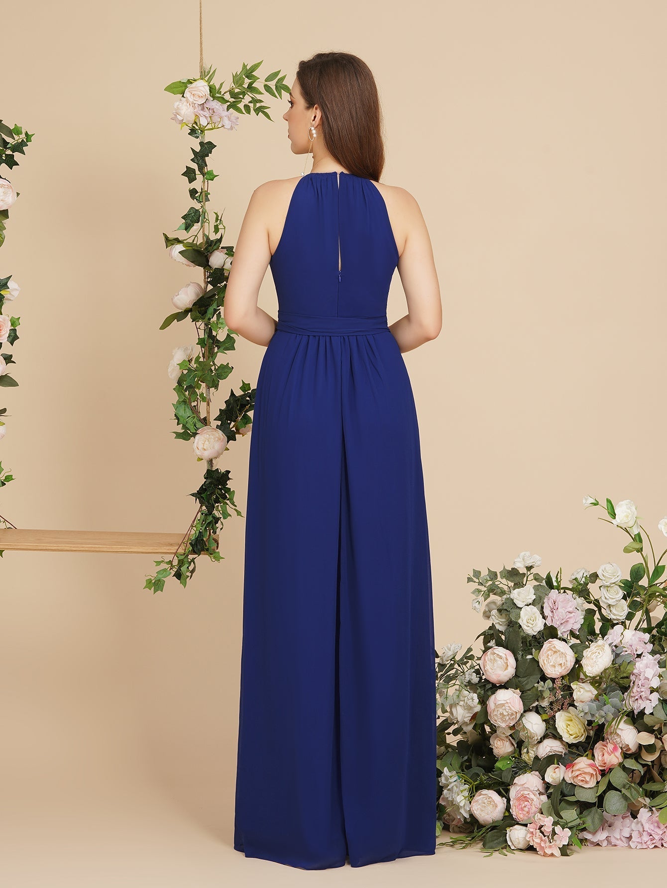 Vestidos de dama de honor burdeos con cuello halter, corte A, largo hasta el suelo y lazo
