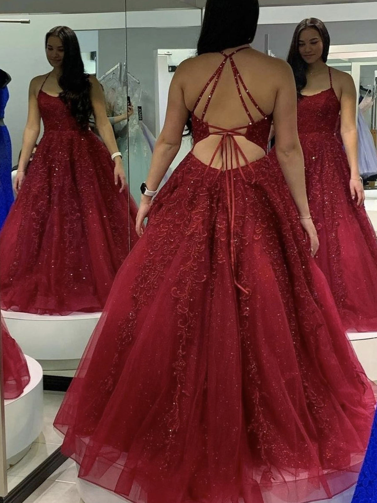 Vestido de fiesta formal largo color burdeos con corte A, tul, encaje y espalda abierta
