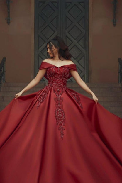 Burgunderrotes schulterfreies A-Linien-Satin-Brautkleid mit Spitze