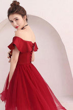 Burgunderrotes, schulterfreies, kurzes Ballkleid aus Tüll Burgunderrotes Homecoming-Kleid PD220