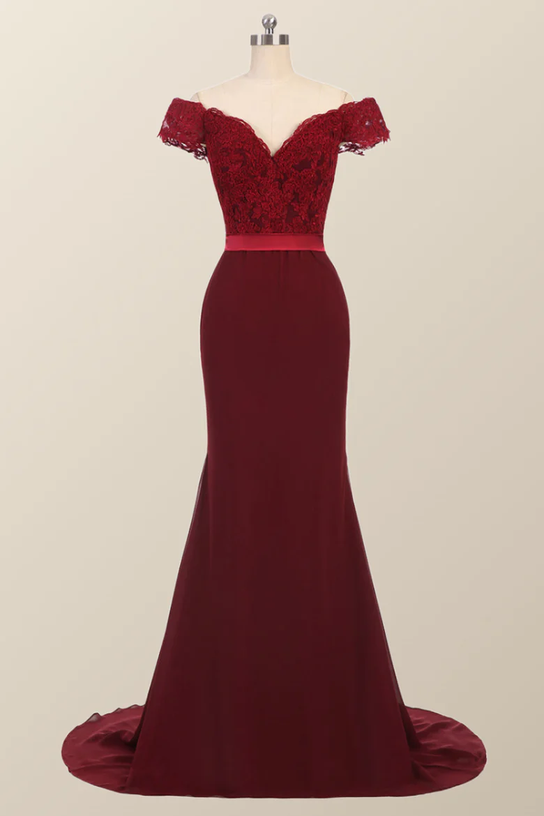 Vestido de dama de honor de encaje burdeos con hombros descubiertos y corte sirena para fiesta 
