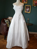 Elegantes weißes Satin Spaghettiträger Ballkleid Fee A Linie Prinzessinnenkleid Abendkleid Y7556