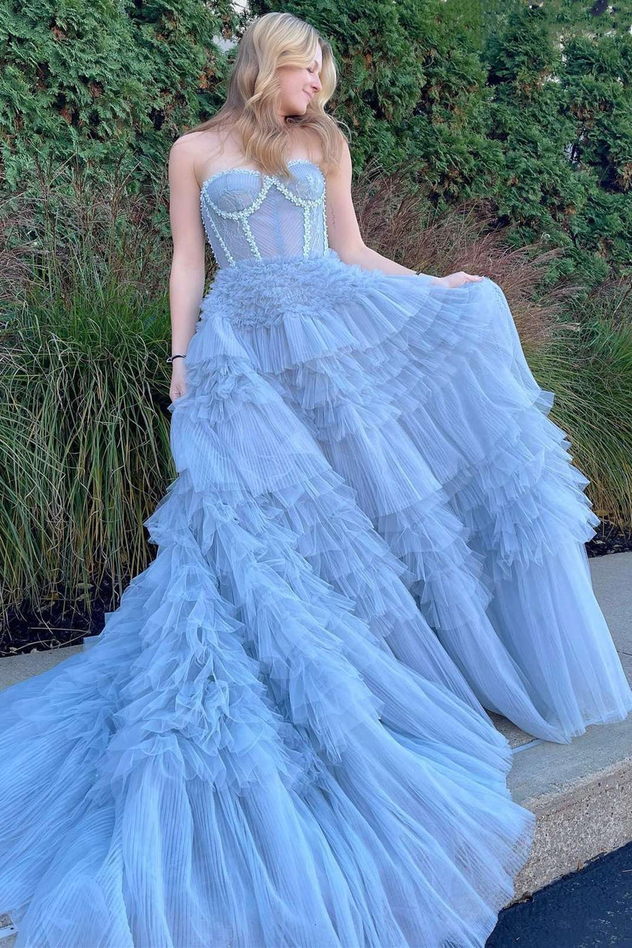 Jazlyn | Vestido de fiesta de tul con capas, corte princesa, sin tirantes y corte A