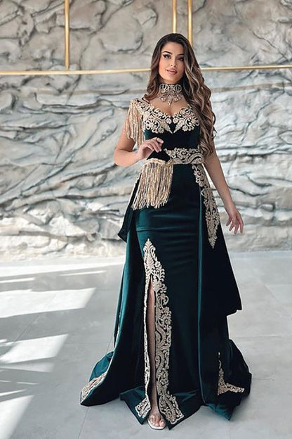 Elegante vestido de noche de sirena con escote en V y hombros descubiertos con apliques