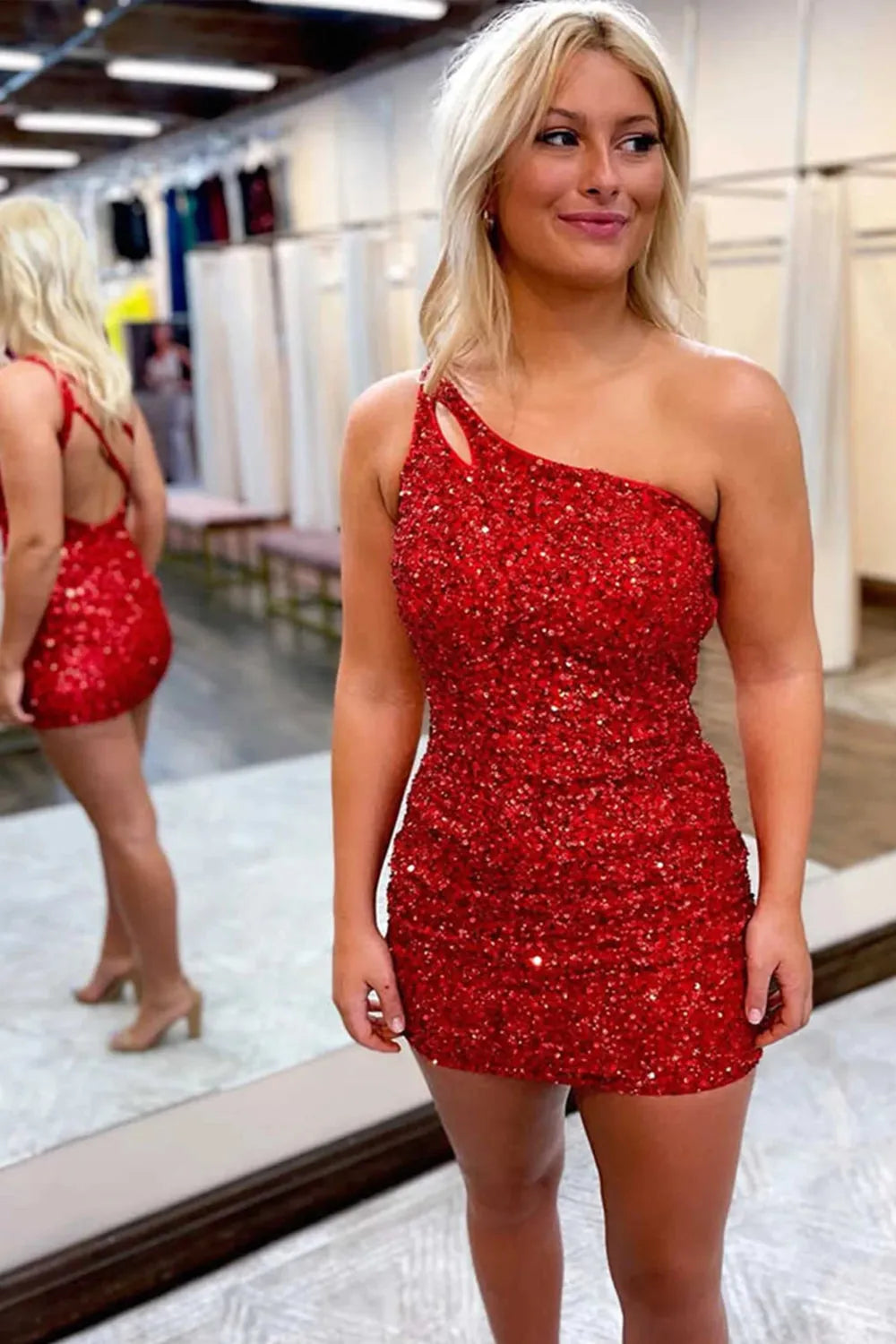 Magdalena | Vestido de fiesta ajustado con lentejuelas y un solo hombro
