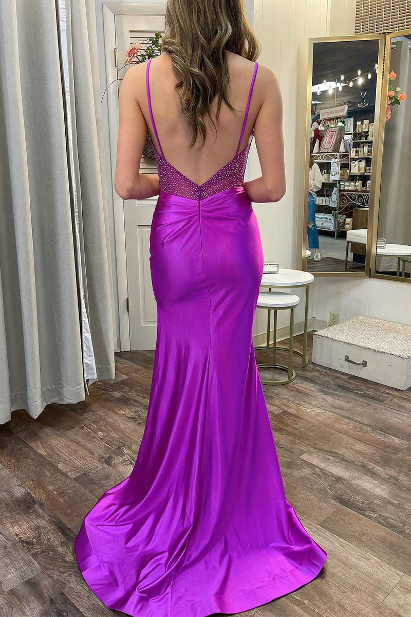 Vestido de fiesta largo estilo sirena con escote corazón en satén color oliva y abertura en color morado