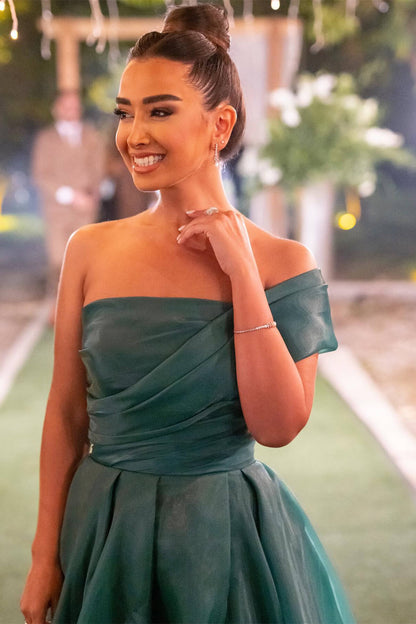 Vestido de fiesta largo de corte A sin tirantes, con un hombro al descubierto, lazo y abertura frontal