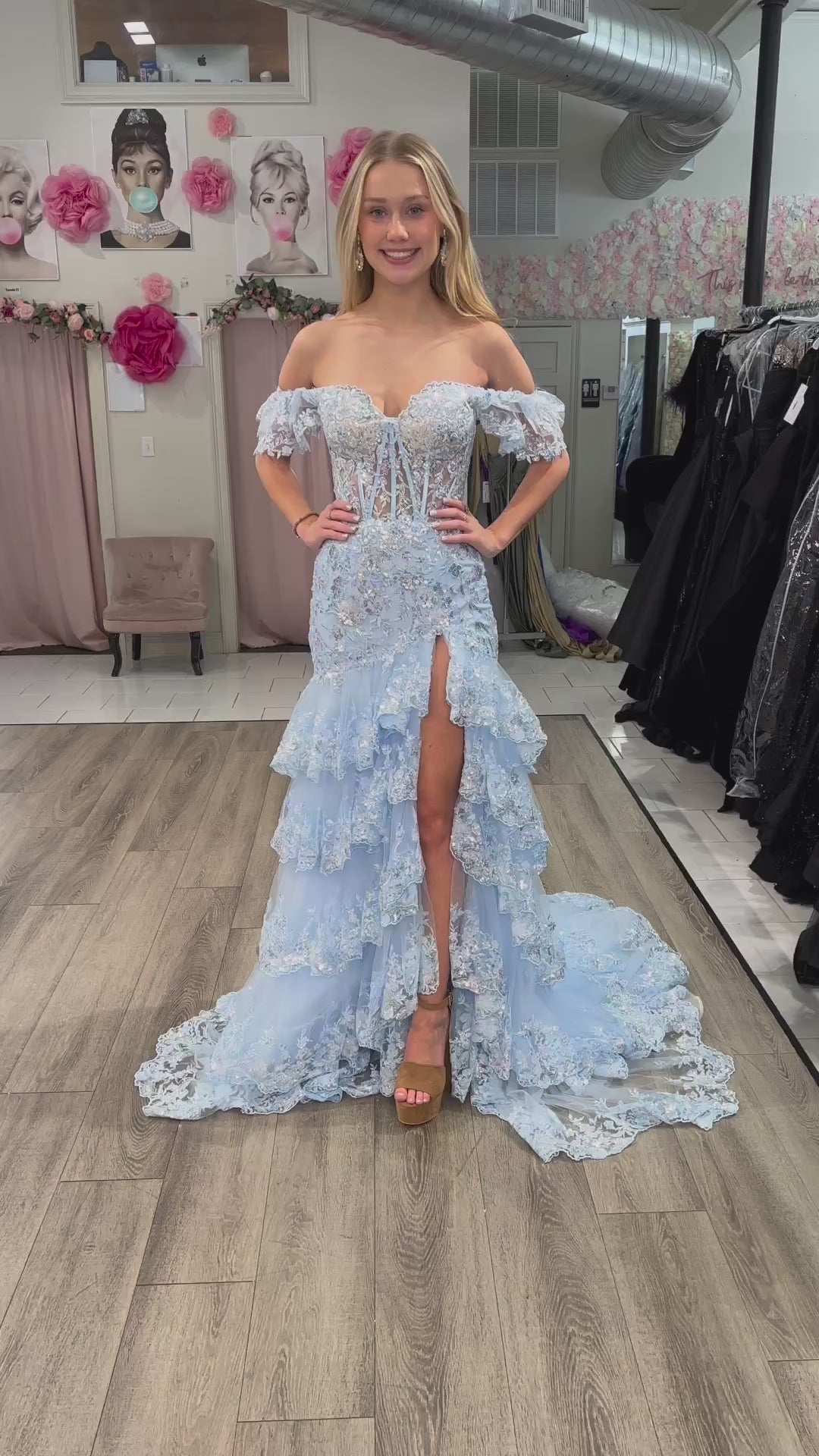 Kennedy | Vestido de fiesta largo de encaje con hombros descubiertos (espalda con cordones)