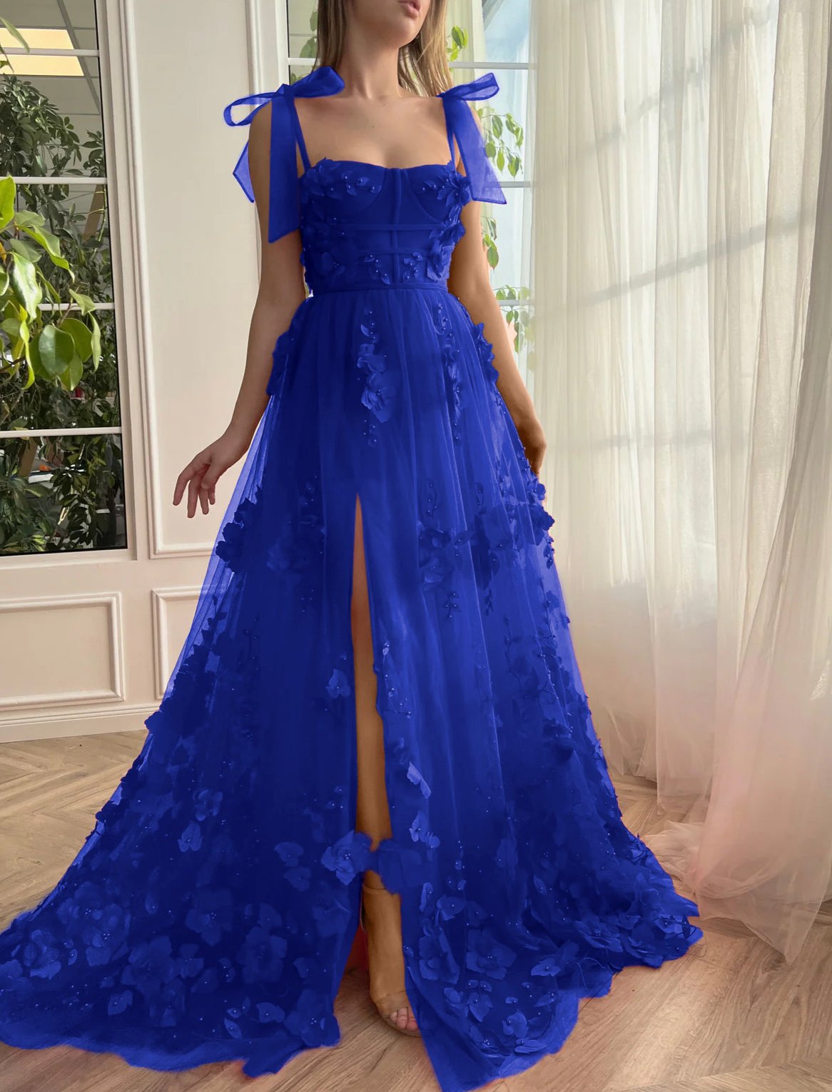 Cameron | Vestido de fiesta largo de encaje escarlata con corte en A y flores 3D con abertura