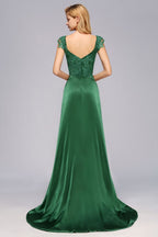 Vestido de dama de honor verde con mangas cortas, apliques en forma de A, abertura lateral y cola larga