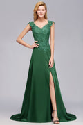 Vestido de dama de honor verde con mangas cortas, apliques en forma de A, abertura lateral y cola larga