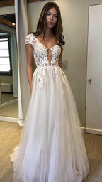 Flügelärmeln tiefem V-Ausschnitt Ballkleid mit Applikationen Sexy Split Brautkleider PG902