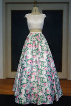 A-Linien-Ballkleid mit Flügelärmeln und Spitzenoberteil und Blumenmuster