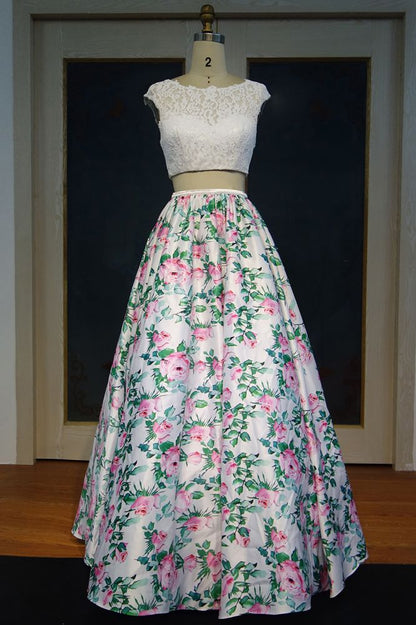 A-Linien-Ballkleid mit Flügelärmeln und Spitzenoberteil und Blumenmuster