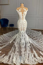 Luxuriöses Meerjungfrau-Brautkleid mit Rundhalsausschnitt, langem Tüll und Perlenstickerei