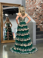 Capri | Vestido de fiesta princesa de lentejuelas de cristal verde, corte A, hombros descubiertos y volantes de encaje