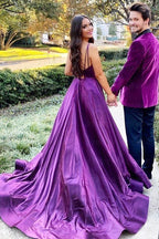 Vestido de fiesta morado real con escote en V, tirantes finos y abertura
