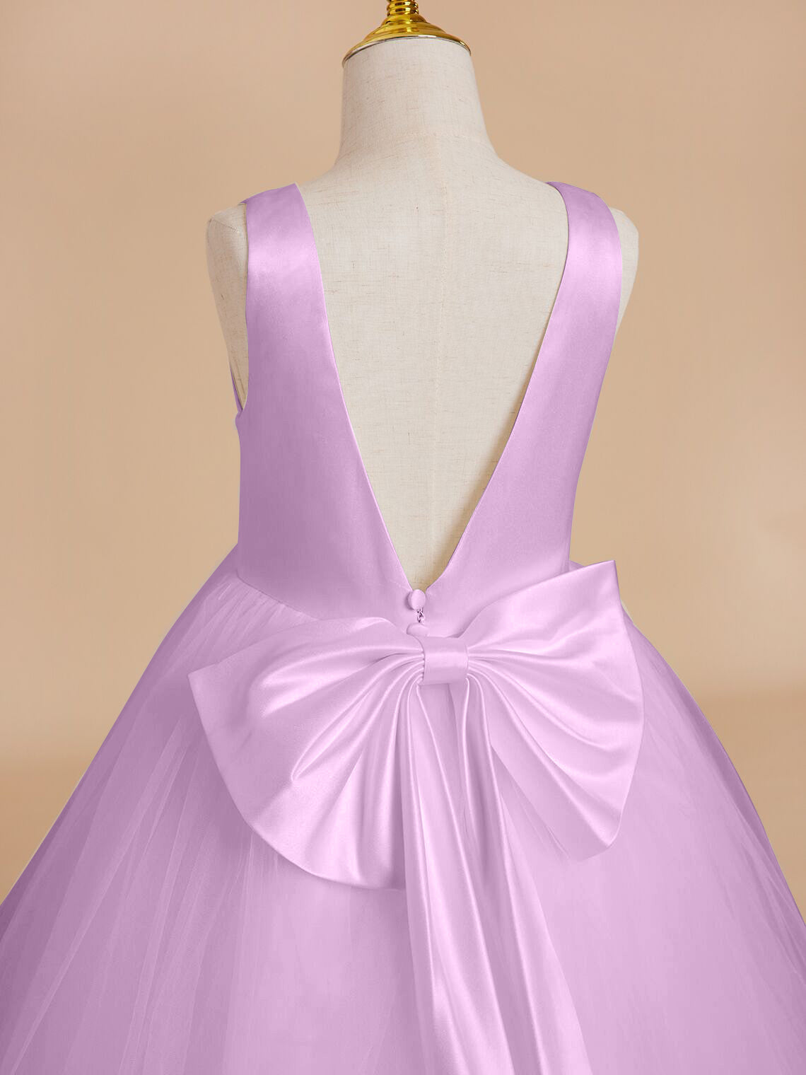 Klassisches weißes ärmelloses A-Linien-Blumenmädchenkleid aus Satin und Tüll 