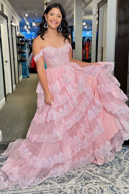Ceryn | Vestido largo con volantes y hombros descubiertos, apliques de lentejuelas rosas