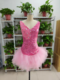 Vestido corto rosa con escote en V y volantes de tul en la parte inferior para fiesta de bienvenida, F1069
