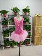 Vestido corto rosa con escote en V y volantes de tul en la parte inferior para fiesta de bienvenida, F1069
