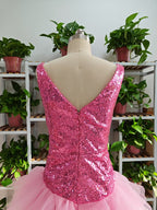 Vestido corto rosa con escote en V y volantes de tul en la parte inferior para fiesta de bienvenida, F1069