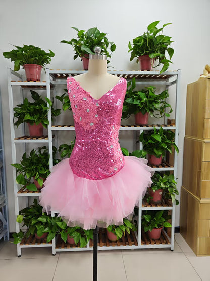 Süßes rosa kurzes Homecoming-Kleid mit V-Ausschnitt und Tüllrüschen unten, rosa Geburtstags-Outfit-Kleid F1069