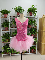 Vestido corto rosa con escote en V y volantes de tul en la parte inferior para fiesta de bienvenida, F1069