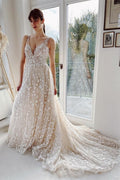 Vestido de novia color champán, corte A, largo hasta el suelo, tirantes y escote en V