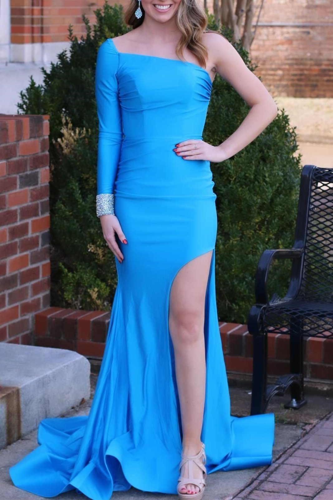 Charee | Vestido largo de sirena azul de una manga con abertura