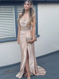 Chari | Vestido de fiesta largo con escote sirena, hombros descubiertos, corsé transparente, diamantes de imitación y abertura en color rosa