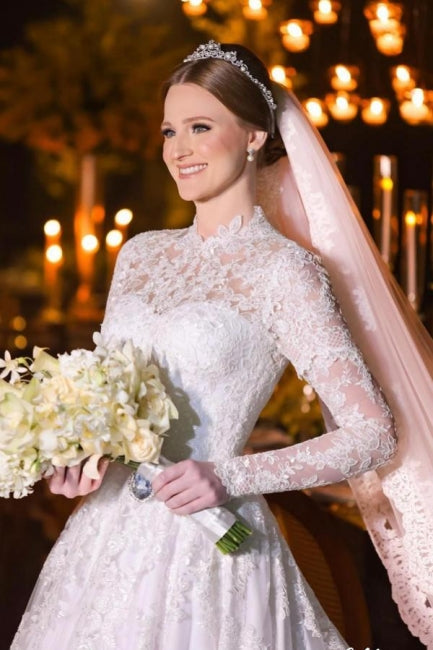 Encantadores vestidos de novia blancos de manga larga, cuello alto y encaje en forma de A con apliques