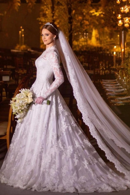 Encantadores vestidos de novia blancos de manga larga, cuello alto y encaje en forma de A con apliques
