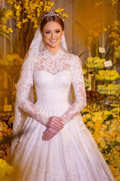 Encantadores vestidos de novia blancos de manga larga, cuello alto y encaje en forma de A con apliques