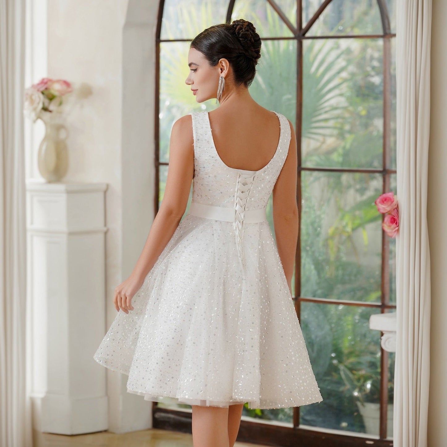 Charmantes A-Linien-Tüll-Polyester-U-Ausschnitt-ärmelloses cremefarbenes Ballkleid mit Pailletten
