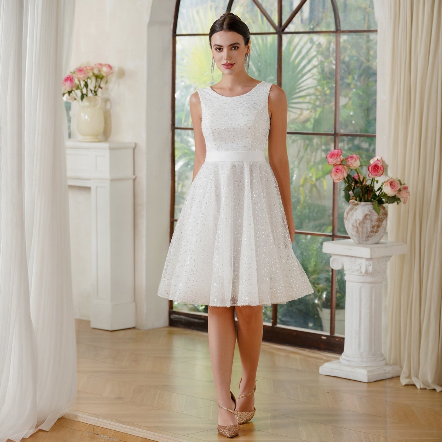 Charmantes A-Linien-Tüll-Polyester-U-Ausschnitt-ärmelloses cremefarbenes Ballkleid mit Pailletten