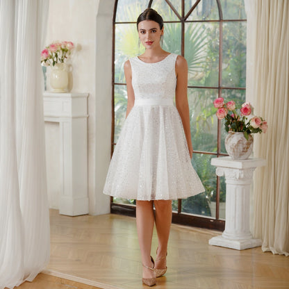 Charmantes A-Linien-Tüll-Polyester-U-Ausschnitt-ärmelloses cremefarbenes Ballkleid mit Pailletten
