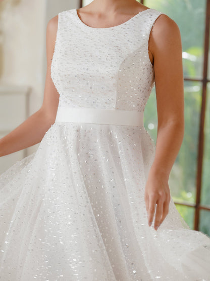 Charmantes A-Linien-Tüll-Polyester-U-Ausschnitt-ärmelloses cremefarbenes Ballkleid mit Pailletten