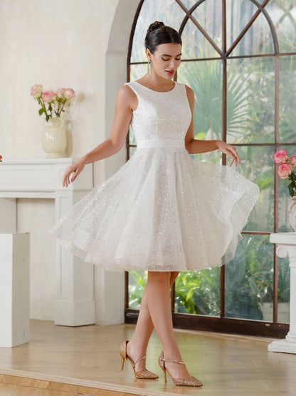 Charmantes A-Linien-Tüll-Polyester-U-Ausschnitt-ärmelloses cremefarbenes Ballkleid mit Pailletten