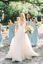 Encantadores vestidos de novia de tul color marfil con escote en V y espalda descubierta WD329
