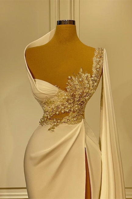 Bezauberndes asymmetrisches Meerjungfrau-Brautkleid mit Perlen und Rüschen