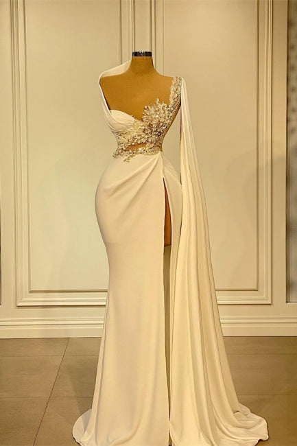 Bezauberndes asymmetrisches Meerjungfrau-Brautkleid mit Perlen und Rüschen